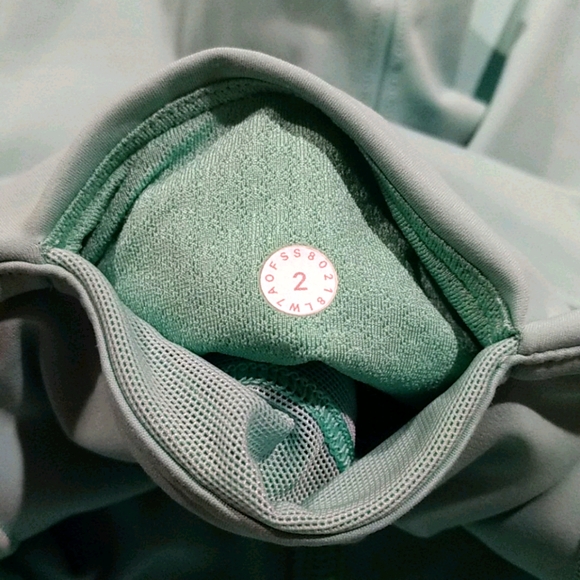 NWOT Lululemon On Pace Short *10" - Picture 11 of 12